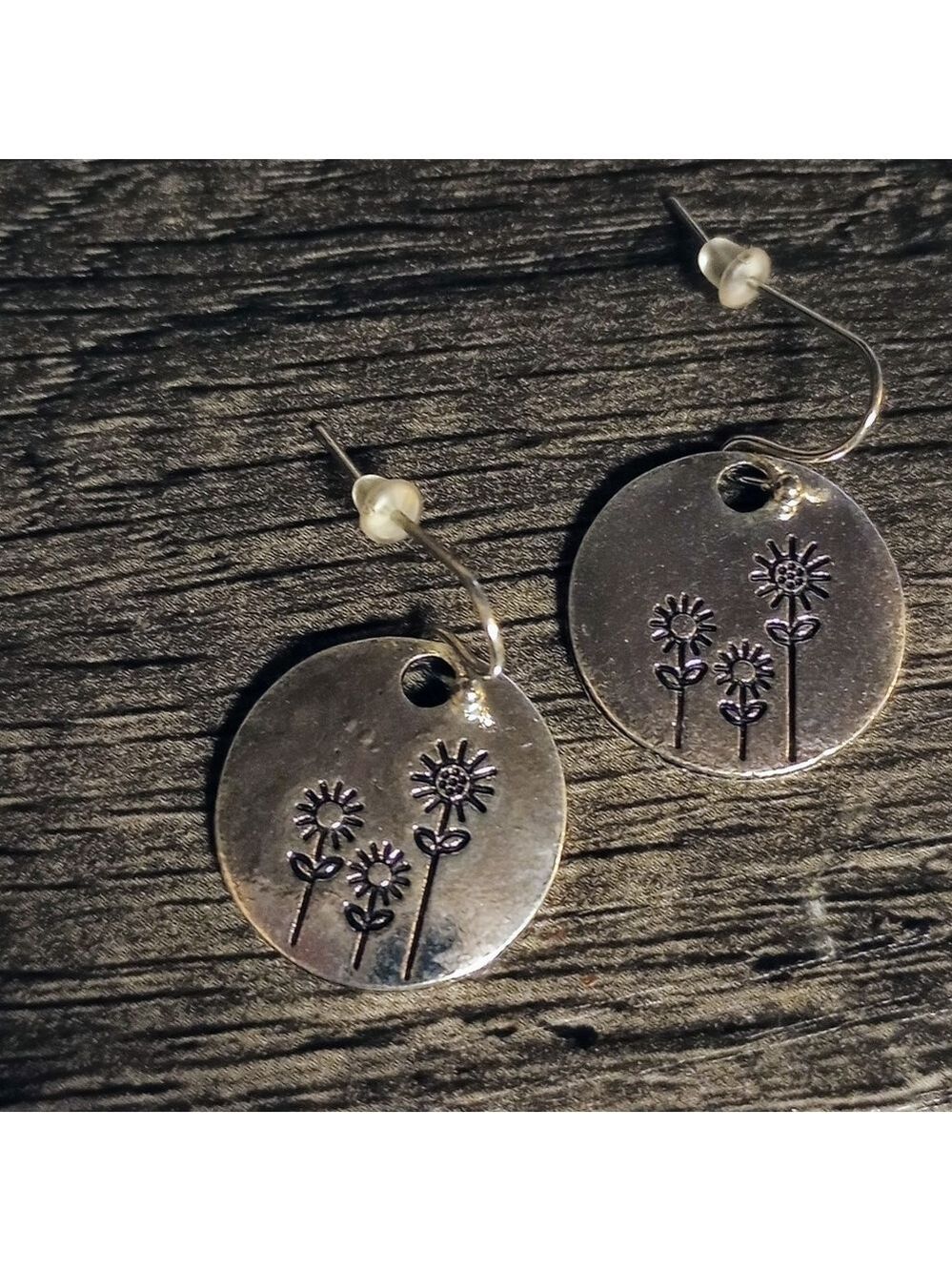 Adorable floral dangle earrings